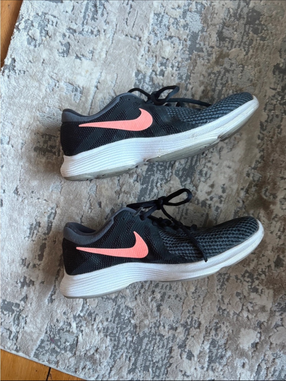 Nike Revolution Road Running Sneakers
Women's Sz 8.5